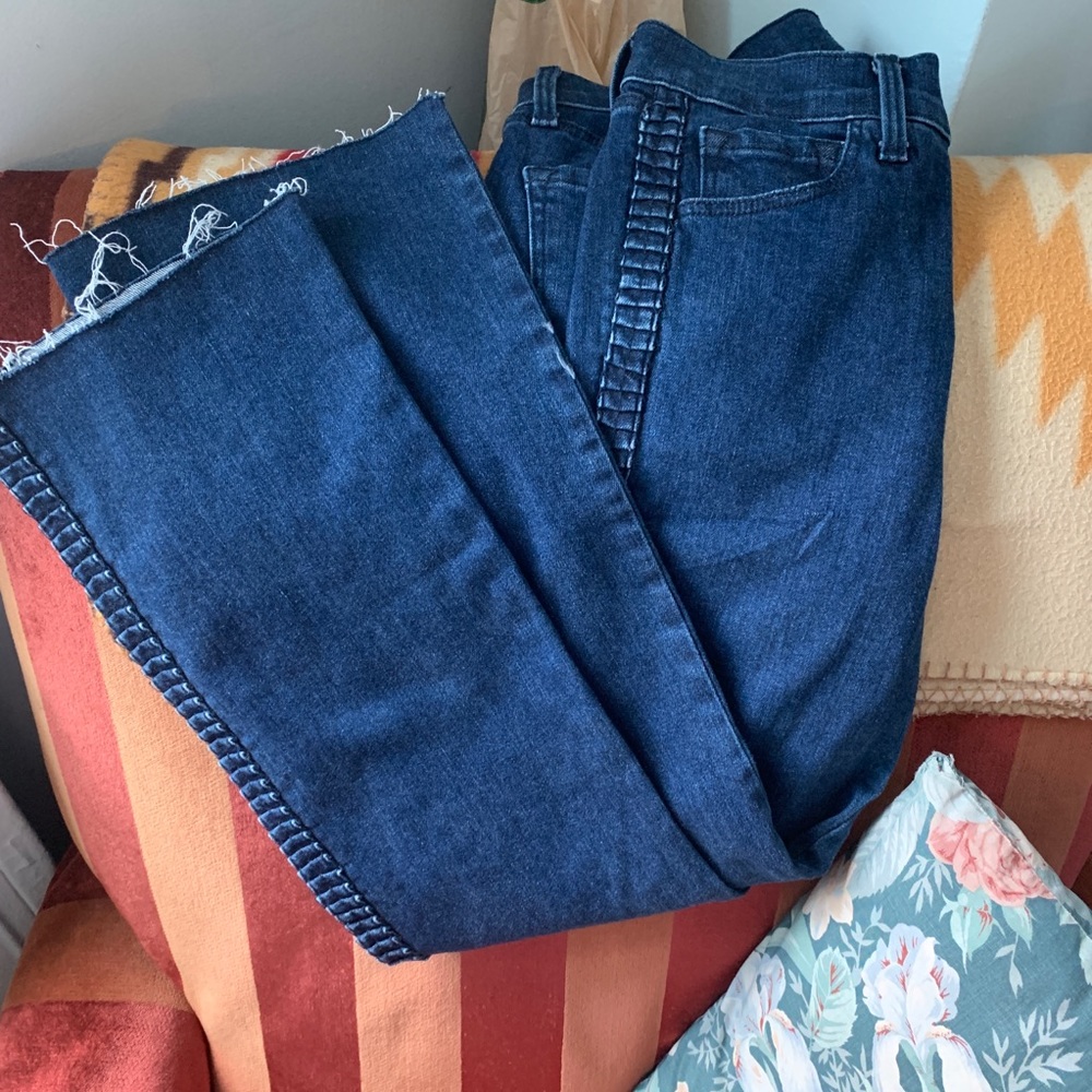 j Brand Jeans.